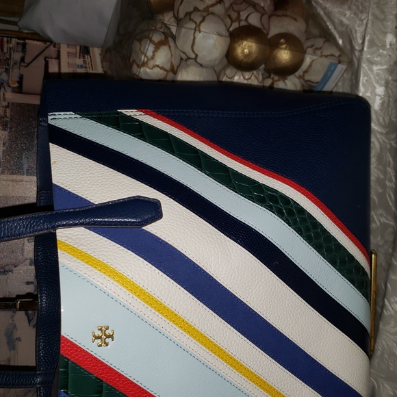 Tory Burch Perry Balloon Tote - Picture 5 of 11